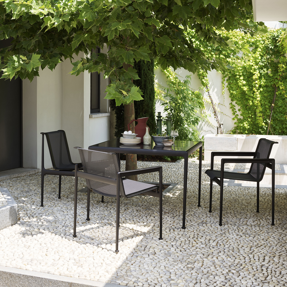 Knoll Outdoor - Schultz Table & Chairs, Ph Federico Cedrone