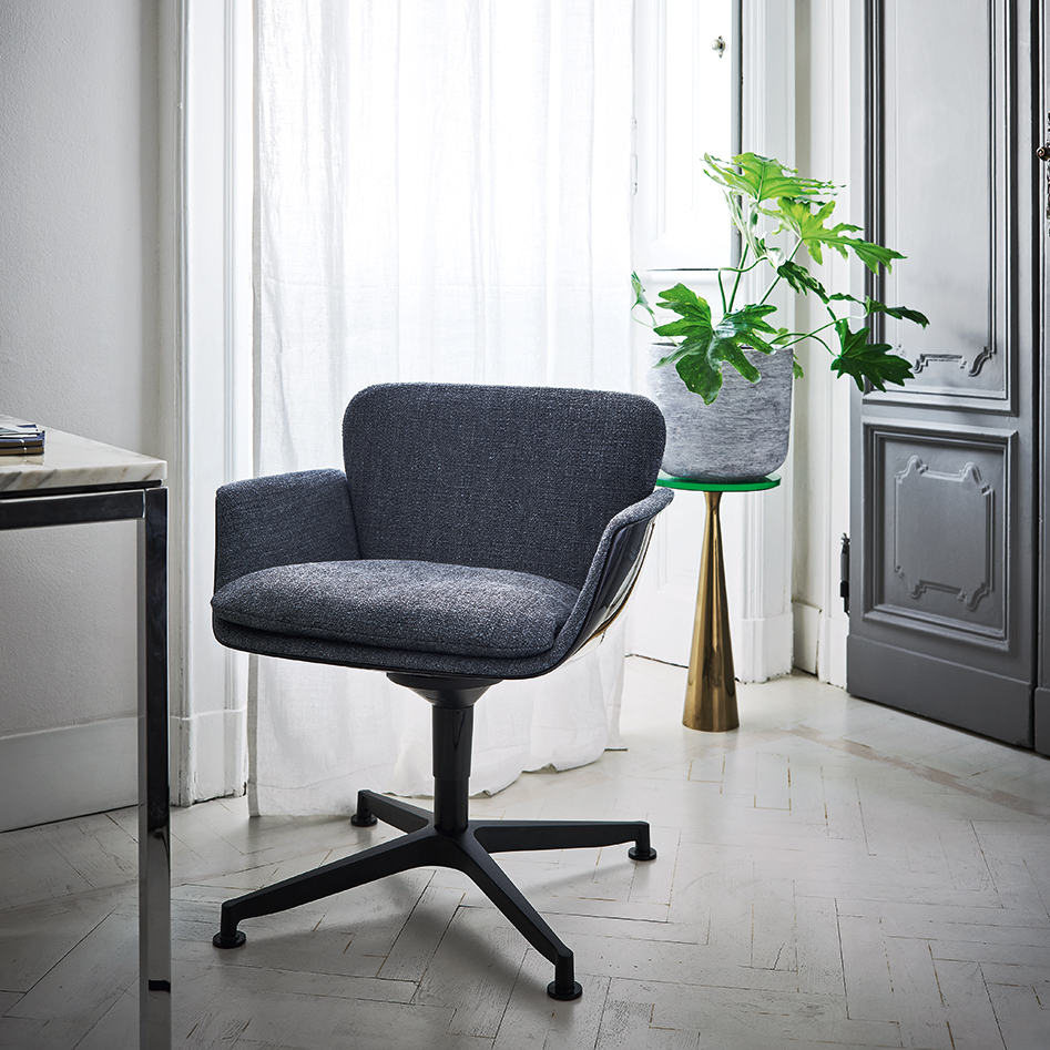 KN Collection by Knoll – KN06 Armchair with Swivel Base