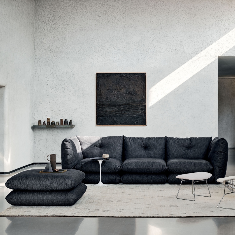 Knoll _ Perron Pillo Sofa by Willo Perron _ Ph. Federico Cedrone Knoll _ Perron Pillo Sofa by Willo Perron _ Ph. Federico Cedrone